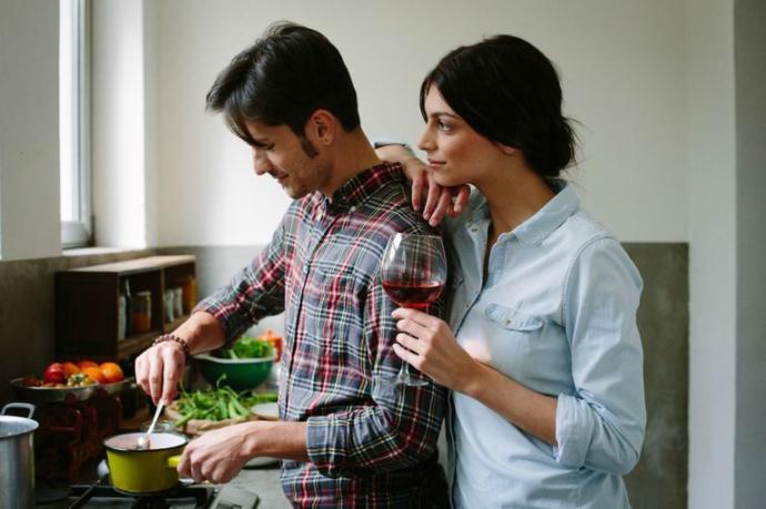 Do you find men who can cook desirable? If you're a guy, can you cook?