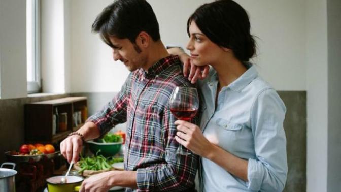 Do you find men who can cook desirable? If  you're a guy, can you cook?