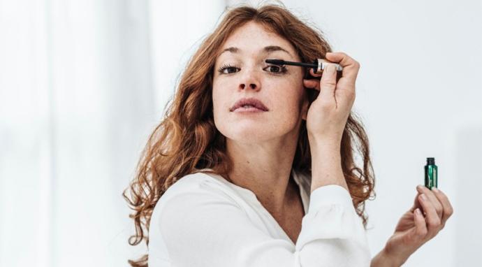 Does makeup impact how a woman looks professionally?