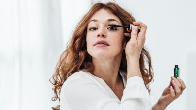 Does makeup impact how a woman looks professionally?