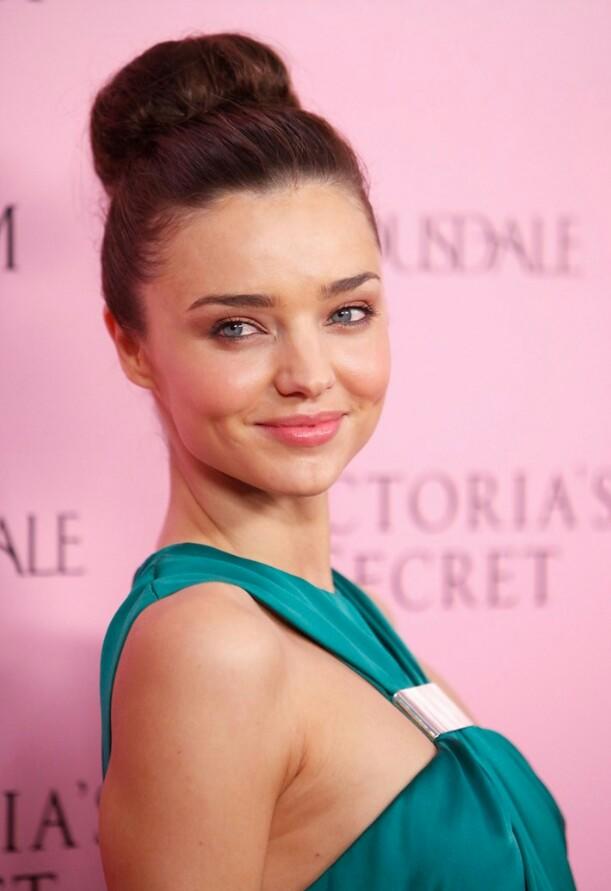 Who do you think is prettier or better looking - Scarlett Johansson or Miranda Kerr? 