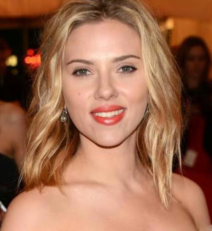 Who do you think is prettier or better looking - Scarlett Johansson or Miranda Kerr? 