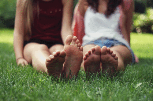 Girls, do you like it if a guy kisses your feet?