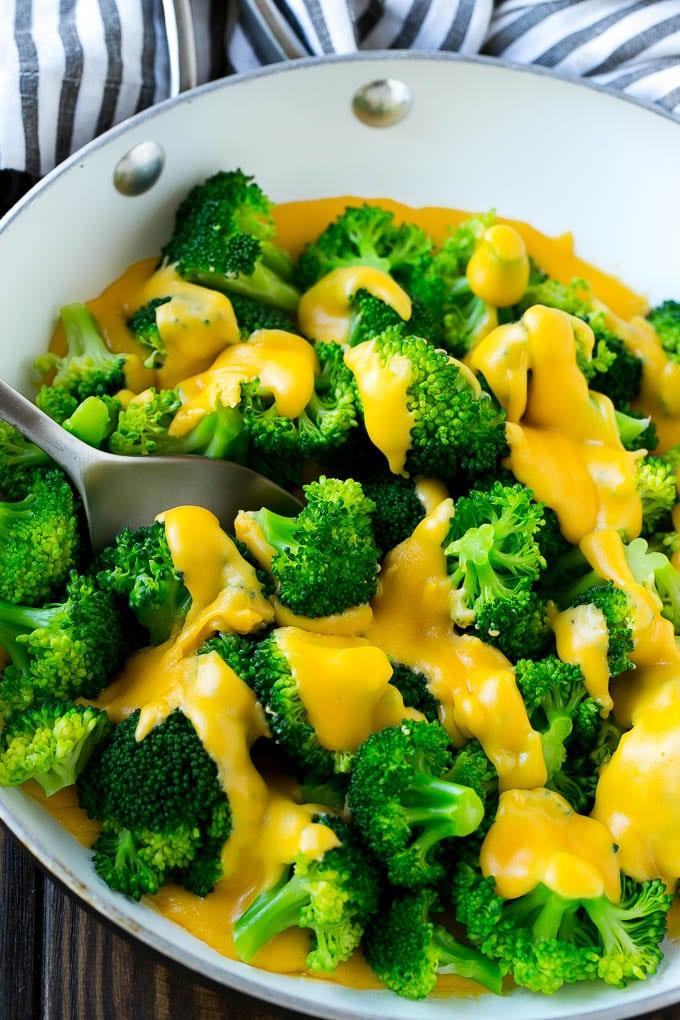Does eating broccoli make men more attractive?