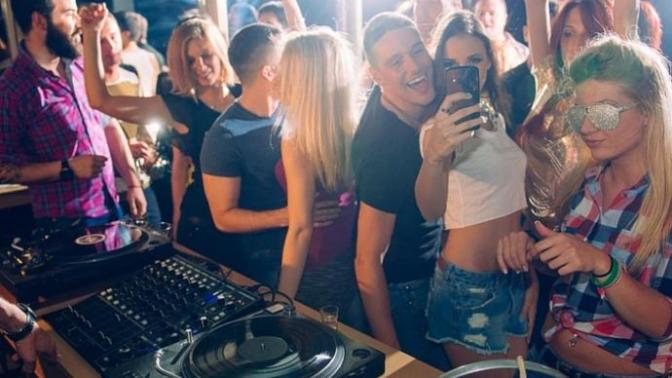 How do I pick up girls at the club?