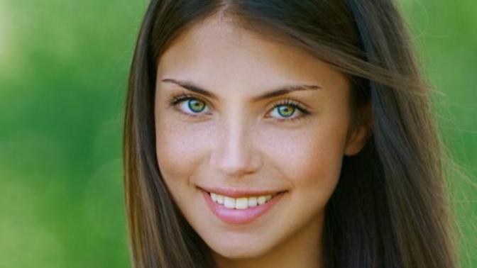 Green or light blue eyes?