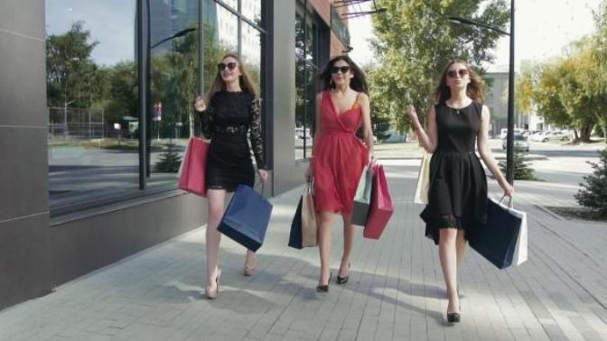 My cousin says the way you carry yourself attracts people more than the way you look. Thoughts?