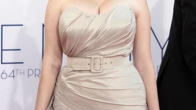 What do you think of Christina Hendricks body 😍?