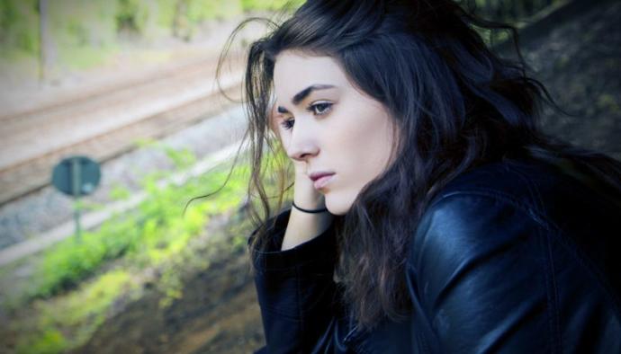 Do girls fake/simulate problems just to keep a guy's attention?
