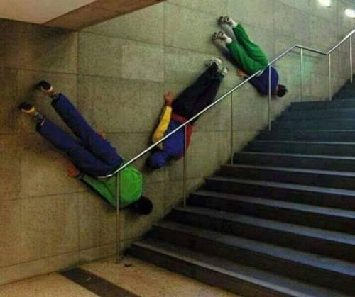 Is this how you safely use a railing?