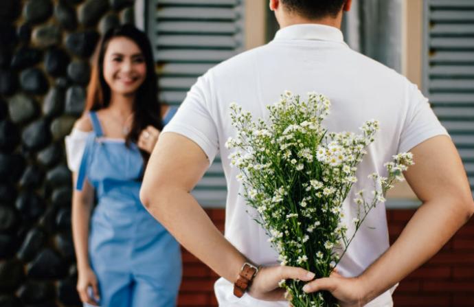 Would you surprise your date with flowers?