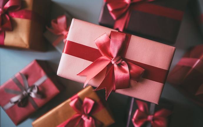 Ladies: what are some good gift ideas for a female friend?