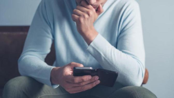 Guys: Do you text/talk to your girlfriend less often the longer you're in a relationship?