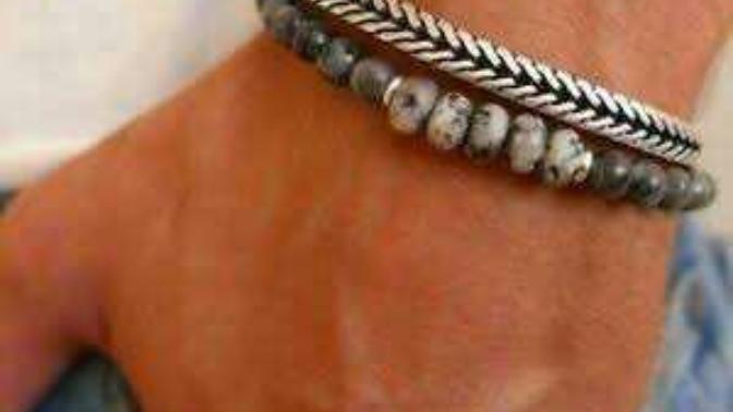 My girlfriend gifted me a bracelet and I lost it. How should I apologise to her now?
