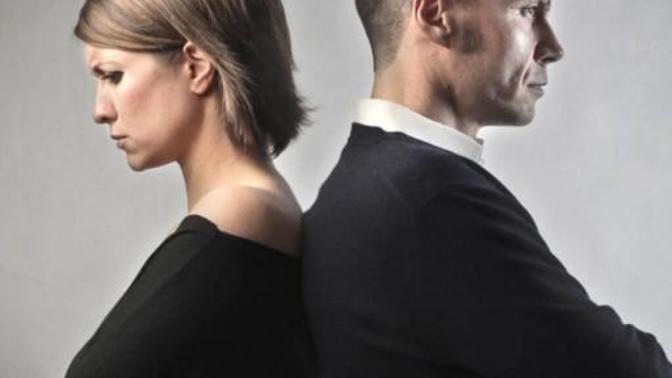 girlfriend gets reluctant to meet in person, probably relationship phobia plus past experience and cultural issues are into play?