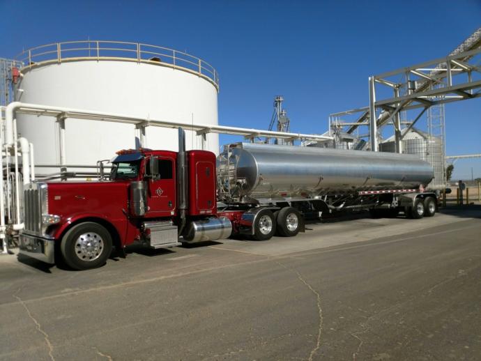 How far does the average person thinks it takes to stop a semi in perfect conditions?