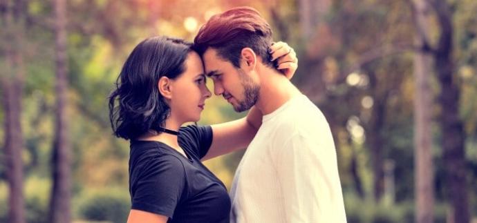 What happens on a first date that make you want a second date?