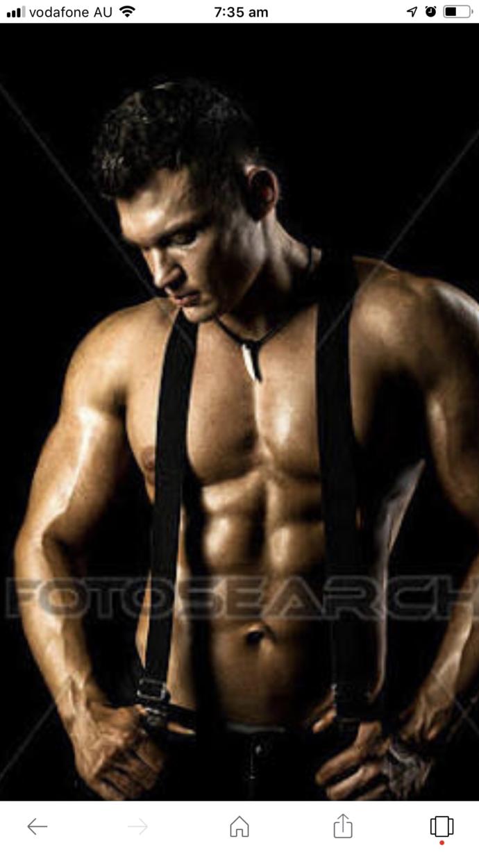 Girls do you like muscular guys or skinny cool dudes?