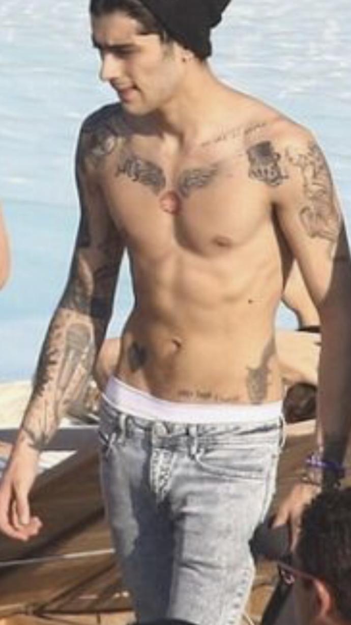 Girls do you like muscular guys or skinny cool dudes?