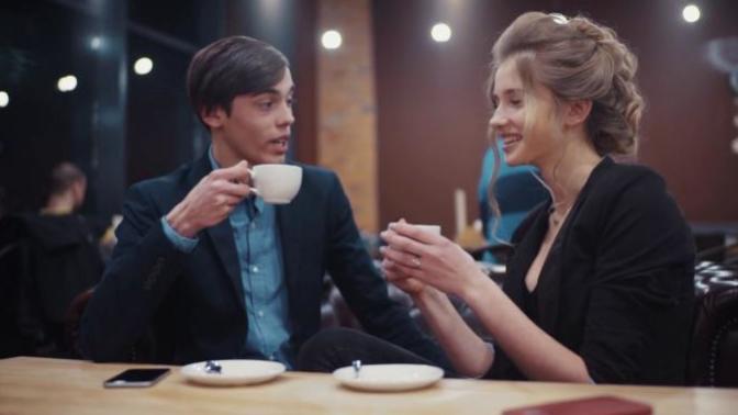 What are some good questions or topics for a first date?