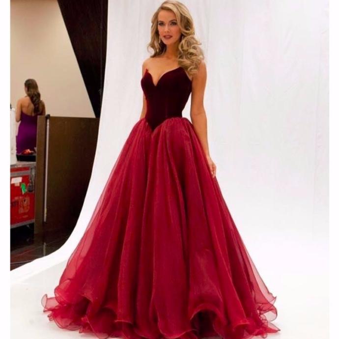 What Kind of Prom Dress Would You Wear?