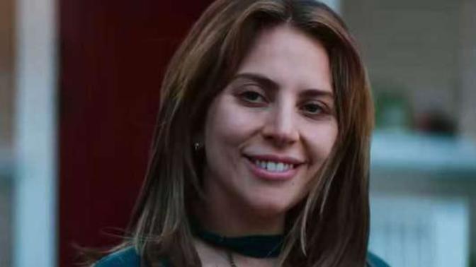 Who thinks Lady Gaga should have stuck with her natural look like she had in "A Star was born"?