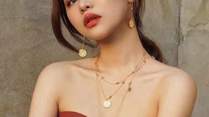 Are layering necklace trend cool?