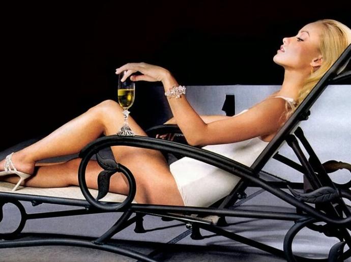 Should a man still insist on paying for the first date if he finds out she is a MILLIONAIRE?