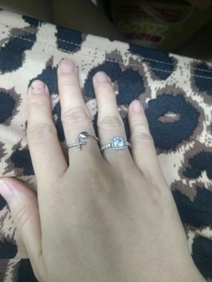 Does this ring look like I'm engaged?