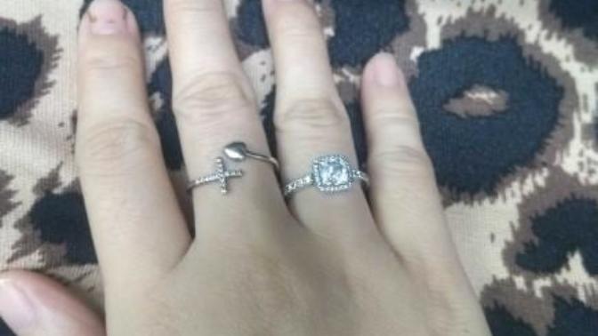 Does this ring look like I'm engaged?