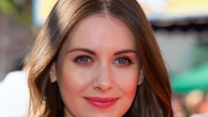 What type of guys are attracted towards women who have an "ingenue" look?