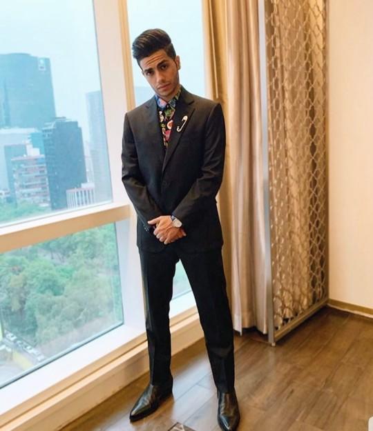 Do you think the guy that plays Aladdin (Mena Massoud) is attractive?
