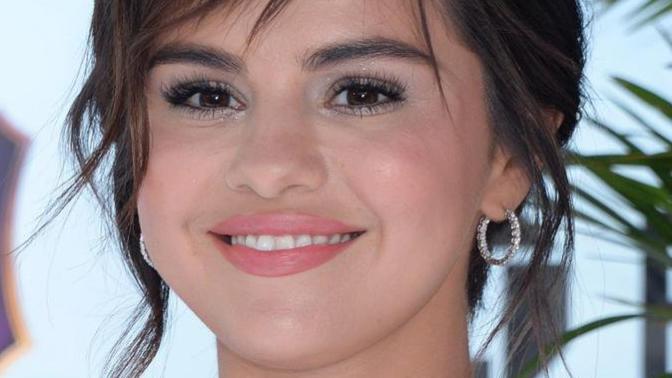 Why do people think Selena Gomez is pretty?