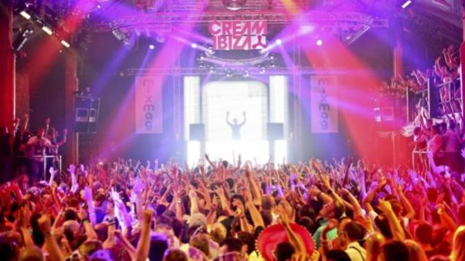 When picking up girls in clubs or bars, what do you do if you don't live nearby?