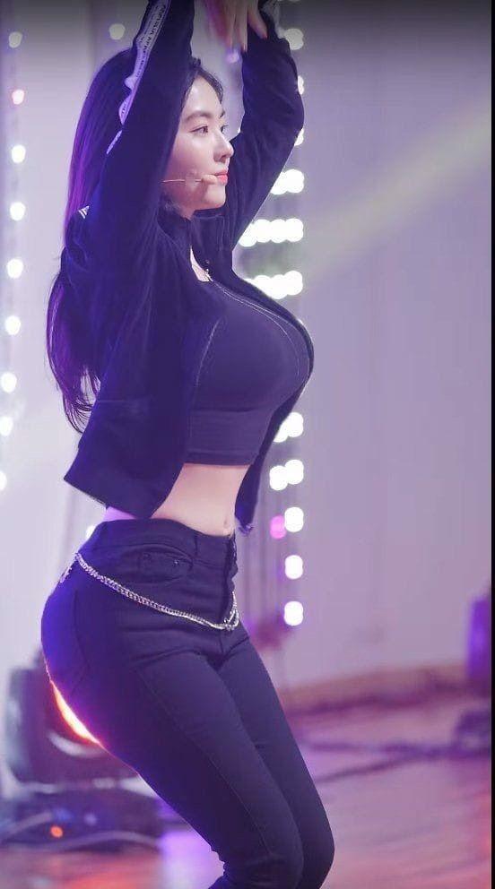 ●Guys, Which BOOB size is the most sexy attractive to suck and touch?