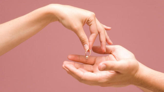 Too embarrassed to call off my engagement? Help?