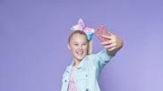 Does anyone think Jojo Siwa is annoying?