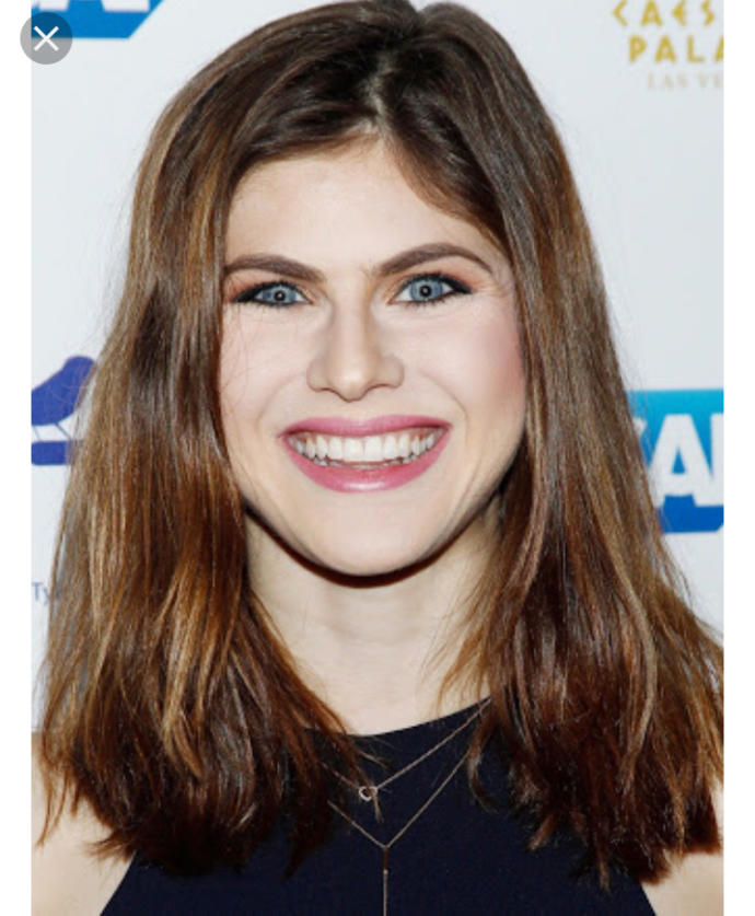 Who is better looking? Alexandra Daddario or Gal Gadot? 