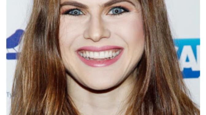 Who is better looking? Alexandra Daddario or Gal Gadot?