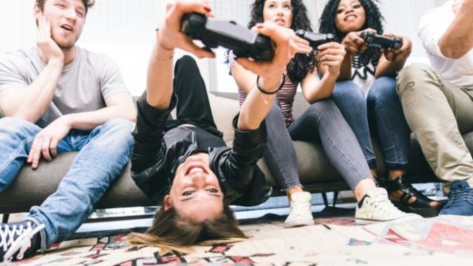Which is worse: social media or video games?