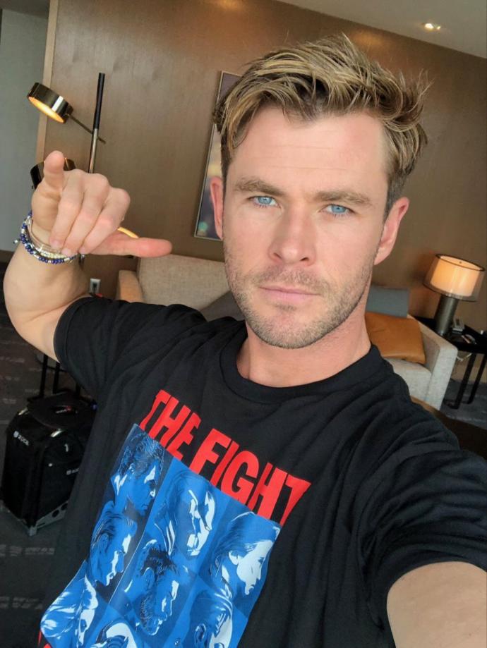 Why does Chris Hemsworth look so LAME without a beard?