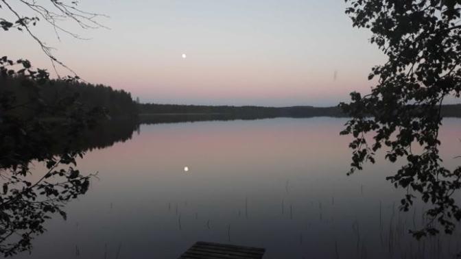 Do you like a bright midnight by the lake?