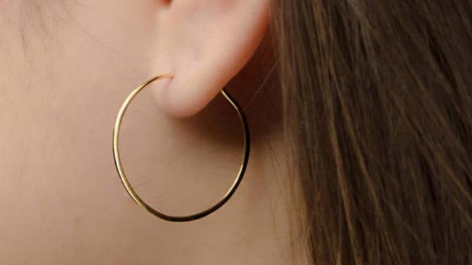 Should I wear hoop earrings for our first date (dinner date)?