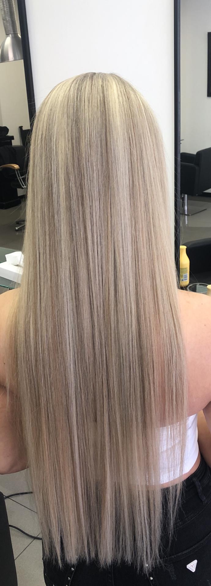 Is platinum blonde hair attractive?