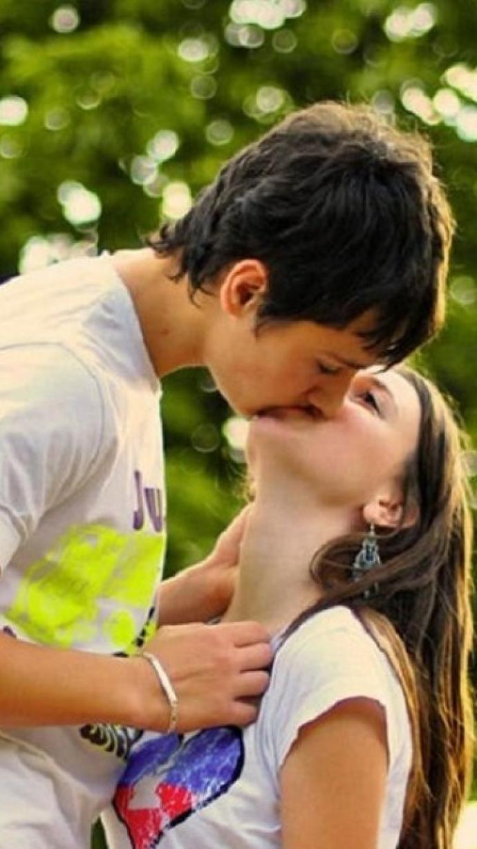 Did you know that today was NATIONAL KISSING DAY in the US?