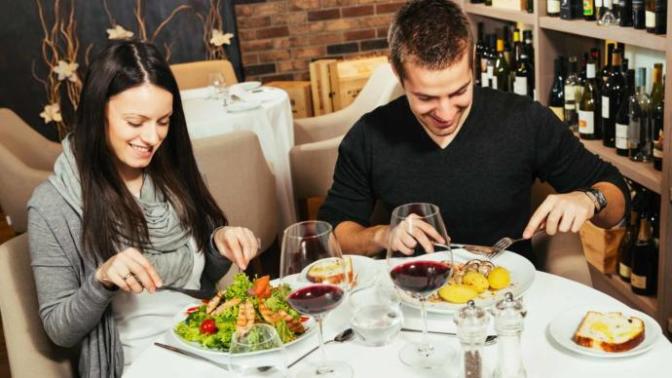 Is it a bad thing if a guy asks you to pay for your own meal for a date?