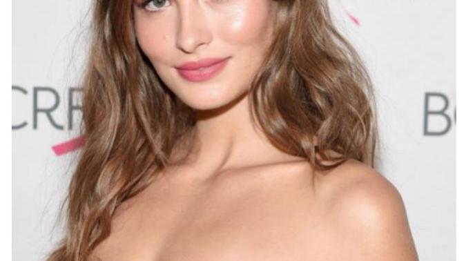 Is Grace Elizabeth very beautiful model?