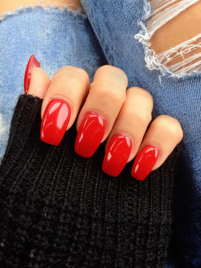 Do boys like red nails on a girl for the 1st date?