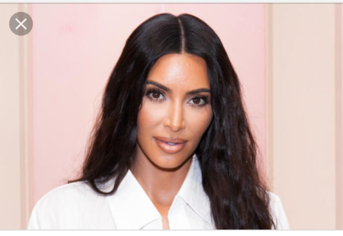 Who is hotter? Taylor Swift or Kim Kardashian?