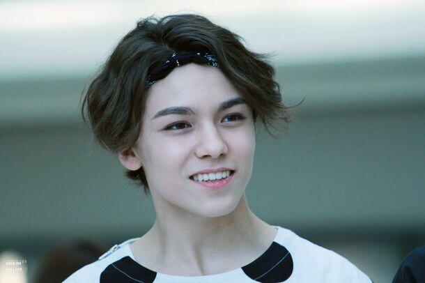 Do you girls like middle part hairstyle on guys?